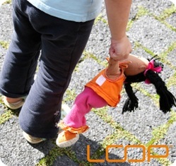 2015-09-10 loop kind mit puppe 2015-09-10 loop kind mit puppe