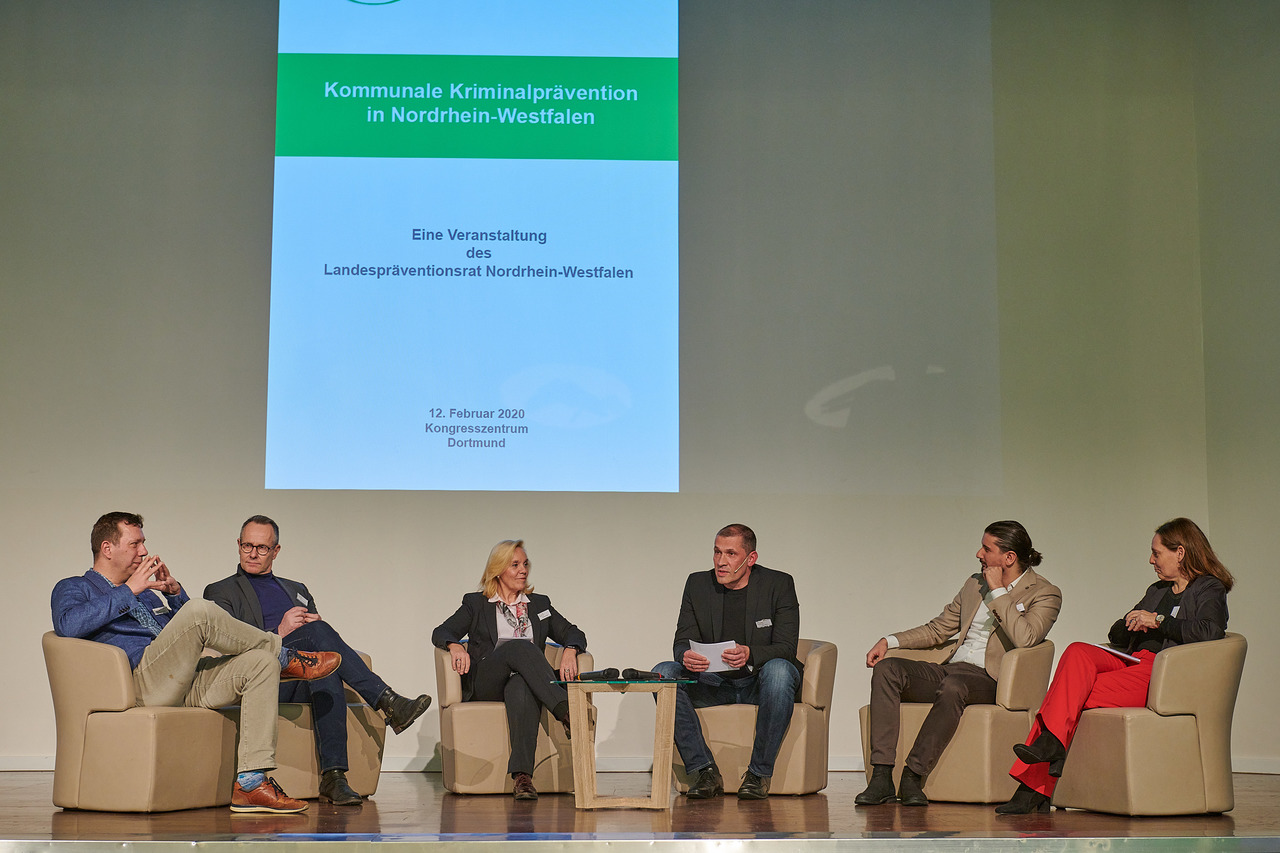 14_220_4913_Podiumsdiskussion